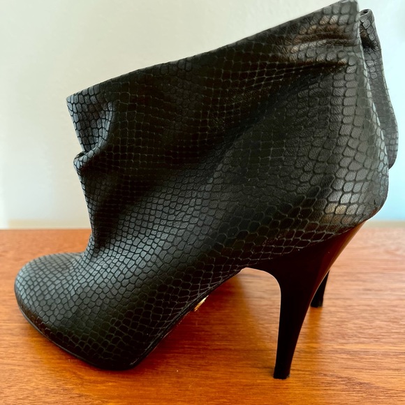 BETSY JOHNSON Slouch Bootie/Ankle Boot, Excellent Condition, Size 8M - Picture 5 of 13